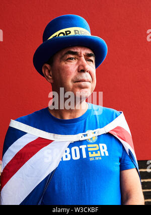 Uxbridge, London, UK. 14. Juli 2019. Steve Bray, der gekämpft hat Artikel 50, außerhalb des Volkes Stimme Rallye in Uxbridge zu widerrufen. Quelle: Thomas Bowles/Alamy leben Nachrichten Stockfoto