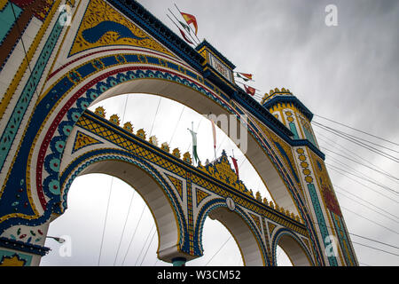 Der Eingang zur Feria de Abril in Sevilla, Spanien Stockfoto