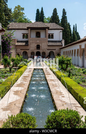 Der Palacio de Generalife war der Sommer Palast der Nasriden Herrscher des Emirats Granada in Al-Andalus, Spanien Stockfoto