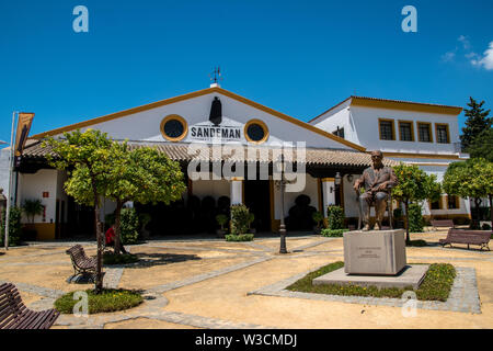 Das Haus von Sandemans Besucherzentrum in Jerez, Spanien. Die Lage bietet Führungen und Verkostungen von Jerez Sherry Wein. Stockfoto