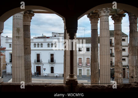 Mit Blick auf die römischen Tempel der Diana in Merida, Spanien Stockfoto