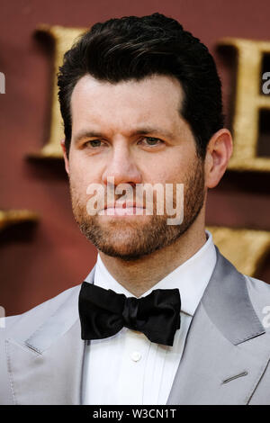 London, Großbritannien. 14. Juli 2019. Billy Eichner stellt auf der gelben Teppich an die Europäische Premiere von Disneys "König der Löwen" am Sonntag, den 14. Juli 2019 im Odeon LUXE Leicester Square, London. Billy Eichner. Bild von Julie Edwards. Credit: Julie Edwards/Alamy leben Nachrichten Stockfoto