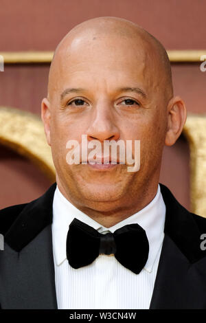 London, Großbritannien. 14. Juli 2019. Vin Diesel stellt auf der gelben Teppich an die Europäische Premiere von Disneys "König der Löwen" am Sonntag, den 14. Juli 2019 im Odeon LUXE Leicester Square, London. Vin Diesel, Mark Sinclair,. Bild von Julie Edwards. Credit: Julie Edwards/Alamy leben Nachrichten Stockfoto