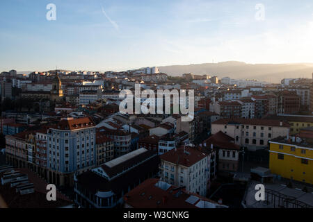 Mit Blick auf die Dächer von Bilbao, Spanien Stockfoto