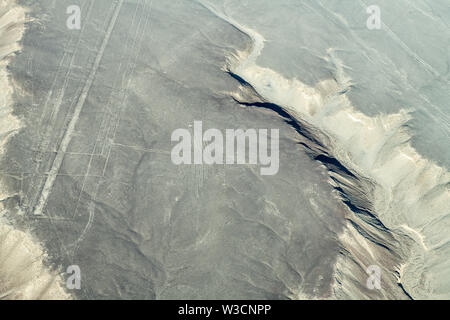 Hummingbird Glyphe auf die Nazca-linien in Peru Stockfoto