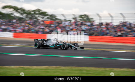 Towcester, Vereinigtes Königreich. 14. Juli, 2019. Lewis Hamilton von Mercedes in der Formel 1 Rennen Tag während der Rolex Grand Prix von Großbritannien 2019 in Silverstone am Sonntag, Juli 14, 2019 in Towcester, ENGLAND. Credit: Taka G Wu/Alamy leben Nachrichten Stockfoto