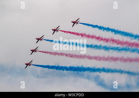 Towcester, Vereinigtes Königreich. 14. Juli, 2019. Rote Pfeile displyed Vorbeiflug im Rennen Tag während der Formel 1 Rolex Grand Prix von Großbritannien 2019 in Silverstone am Sonntag, Juli 14, 2019 in Towcester, ENGLAND. Credit: Taka G Wu/Alamy leben Nachrichten Stockfoto