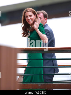 Wimbledon, London, UK. 13. Juli 2019. Kate Middleton (Herzogin von Cambridge) kommt an die Damen Singles Finale zwischen Serena Williams und Simona halep an der Wimbledon Championships Tennis, Wimbledon, London am Juli 13, 2019 Credit: Paul Marriott/Alamy leben Nachrichten Stockfoto