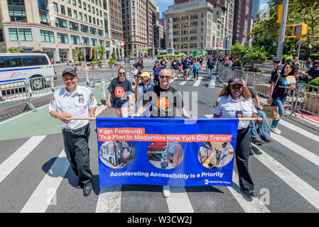 New York, Vereinigte Staaten. 14. Juli, 2019. Chief Executive Officer der New York City Transit Authority Andy Byford - New York feierten den fünften jährlichen Behinderung Stolz mit einer bunten Parade, Marsch von Madison Square Park zu Union Square Park am 14. Juli 2019. Die Veranstaltung fördert die Eingliederung, Bewusstsein, und die Sichtbarkeit der Menschen mit Behinderungen, und Neudefinition der öffentlichen Wahrnehmung von Behinderung durch die Teilnahme an einer jährlichen Behinderung Pride Parade in New York City und Unterstützung und Solidarität mit Menschen mit Behinderungen zu zeigen. Credit: Erik McGregor/Pacific Press/Alamy leben Nachrichten Stockfoto