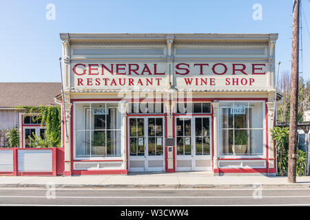 Die vordere Fassade des Los Alamos, Kalifornien General Store. Eine historische Eigenschaft auf Bell Street, der Hauptstraße der Stadt, das war Auszeichnung Stockfoto