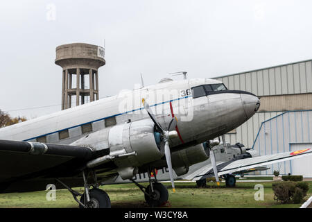 Eine spanische Air Force C-47 im Museo del Aire, Madrid, Spanien Stockfoto