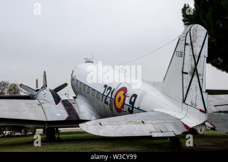 Eine spanische Air Force C-47 im Museo del Aire, Madrid, Spanien Stockfoto