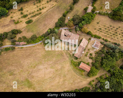 Antenne top-down Ansicht des ländlichen Dorf Häuser in den Cevennen Südfrankreich Stockfoto