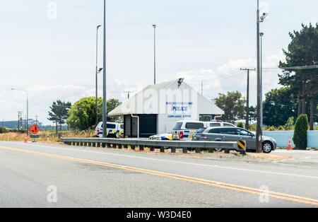 Sanson, Neuseeland - Dezember 15, 2017: Polizei Ohakea Patrol Base Wiegen entfernt auf dem State Highway One auf der Nordinsel. Stockfoto