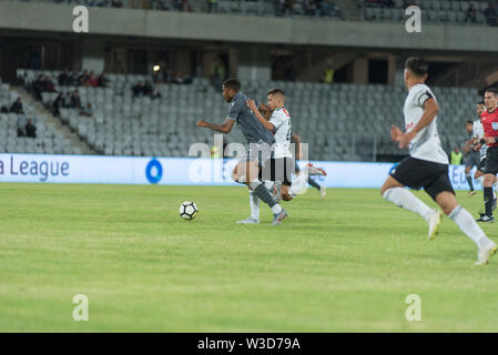 CLUJ Napoca, Rumänien - 12. JULI 2019: FC Universitatea Cluj, ein freundliches Fußballspiel gegen PAOK Saloniki Fussball Club aus Griechenland in der Sind Stockfoto