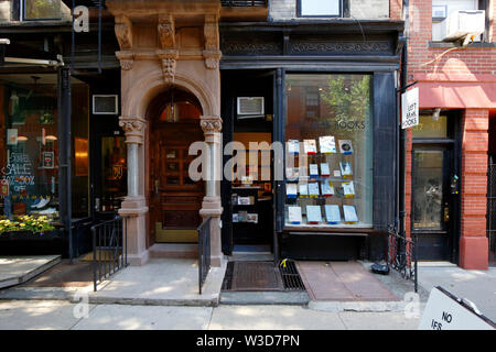 Links Bank Bücher, 41 Perry Street, New York, NY. aussen Schaufenster einer Buchhandlung in der Nähe von Greenwich Village in Manhattan. Stockfoto