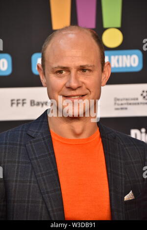 Köln, Deutschland. 13. Juli, 2019. Schauspieler Moritz Führmann kommt zur Premiere des Films sterben Drei!!! (Drei Ausrufezeichen) Quelle: Horst Galuschka/dpa/Alamy leben Nachrichten Stockfoto