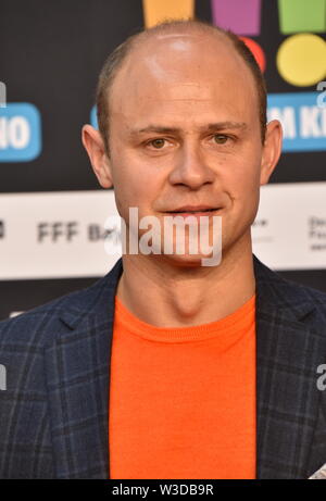 Köln, Deutschland. 13. Juli, 2019. Schauspieler Moritz Führmann kommt zur Premiere des Films sterben Drei!!! (Drei Ausrufezeichen) Quelle: Horst Galuschka/dpa/Alamy leben Nachrichten Stockfoto