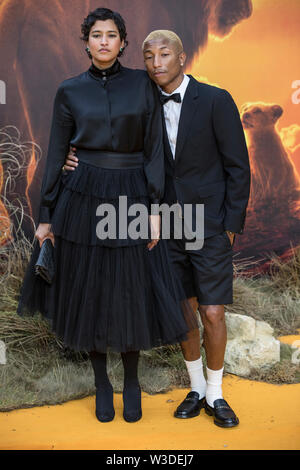 London, Großbritannien. 14. Juli 2019. Helen Lasichanh und Pharrell Williams an König der Löwen Europäische Premier, London, UK Credit: Jeff Gilbert/Alamy leben Nachrichten Stockfoto