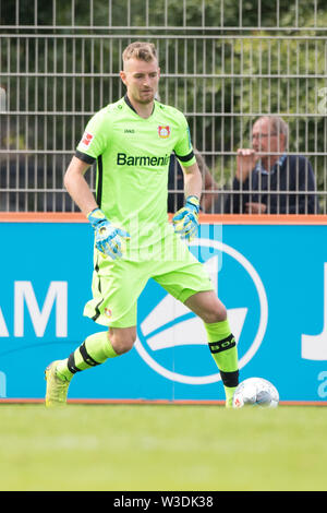 Torwart Lukas HRADECKY (LEV) mit Kugel, Single Action mit Kugel, Aktion, vollständige Abbildung, Porträt, Fußball, Freundschaftsspiel, Bayer 04 Leverkusen (LEV) - Eupen (EUP) 3:4, am 13.07.2019 in Leverkusen/Deutschland. € | Nutzung weltweit Stockfoto