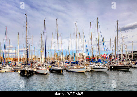 Hafen von Barcelona, Spanien. Yachten, Segelboote Stockfoto