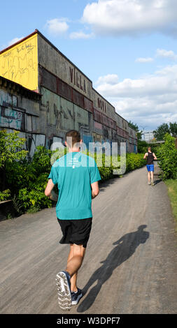 Jogger bei Réseau-Vert, einem beliebten multi-funktionale Trail, Montreal Stockfoto