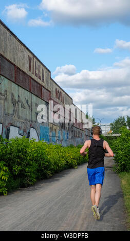 Jogger bei Réseau-Vert, einem beliebten multi-funktionale Trail, Montreal Stockfoto