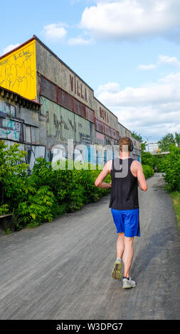 Jogger bei Réseau-Vert, einem beliebten multi-funktionale Trail, Montreal Stockfoto