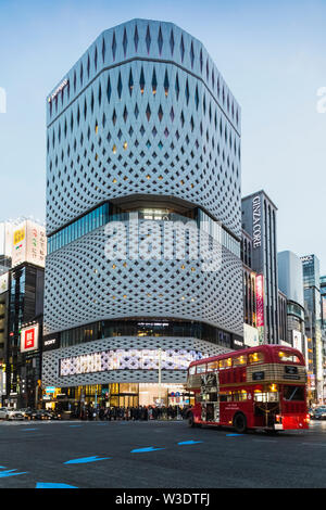 Japan, Honshu, Tokyo, Ginza, Ginza Kreuzung Yonchome, Ginza, der Nissan Gebäude Stockfoto