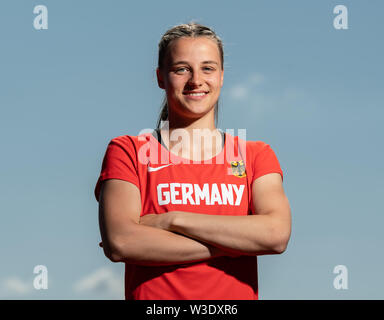 Dresden, Deutschland. 04. Juli, 2019. Sprinter Chiara Schimpf (Dresdner SC), steht im Heinz-Steyer-Stadion. Credit: Robert Michael/dpa-Zentralbild/dpa/Alamy leben Nachrichten Stockfoto