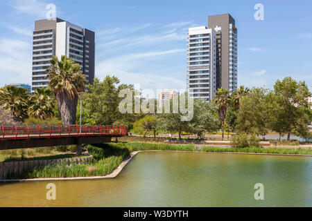 Diagonal Mar Park, entworfen von Enric Miralles und Benedetta Tagliabue. Barcelona, Katalonien, Spanien. Stockfoto