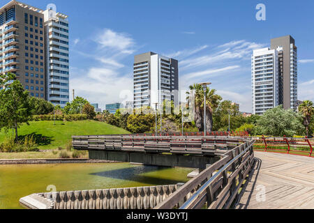 Diagonal Mar Park, entworfen von Enric Miralles und Benedetta Tagliabue. Barcelona, Katalonien, Spanien. Stockfoto