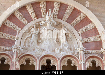 Barcelona, Spanien. Modernistischen stil Komplex, Hospital de Sant Pau ich de la Santa Creu, entworfen von Lluis Domenech i Montaner. Weltkulturerbe der UNESCO Stockfoto