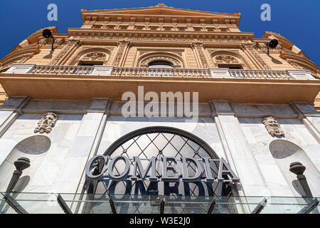 Barcelona, Spanien. Alten Palast, Palau Marcet entworfen von tiberi Sabater, Kino Comedia, in Paseo de Gracia, Eixample Viertel entfernt. Stockfoto