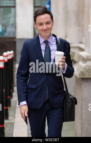 Darren Grimes kommt an der Bürgermeister und der Londoner City vor Gericht gegen eine?? 20.000 fein durch die Wahlkommission auferlegt zu appellieren. Der Gründer von pro-Brexit Kampagne Gruppe BeLeave war, nachdem sie angeblich gegen die Regeln während der EU-Kampagne zum Referendum zu einer Geldstrafe verurteilt. Stockfoto