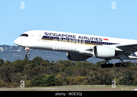 Airbus A350-900 9V-SHG von Singapore Airlines auf Ansatz zum Flughafen Perth, Western Australia Stockfoto