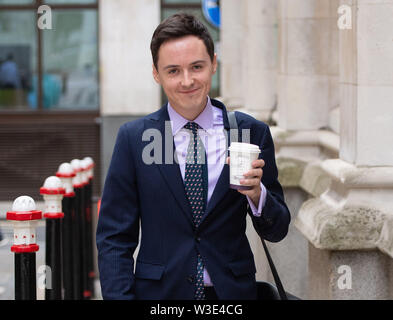 Darren Grimes kommt an der Bürgermeister und der Londoner City vor Gericht gegen eine 20.000 £ von der Wahlkommission zu appellieren. Der Gründer von pro-Brexit Kampagne Gruppe BeLeave war, nachdem sie angeblich gegen die Regeln während der EU-Kampagne zum Referendum zu einer Geldstrafe verurteilt. Stockfoto