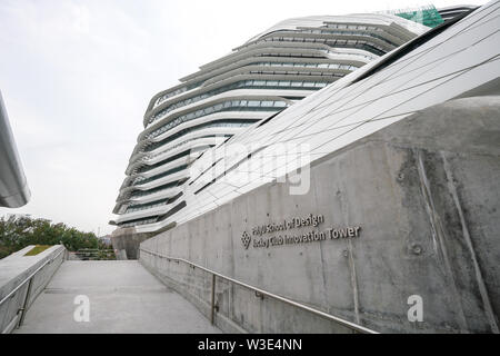 Hong Kong und 15. März 2018: Die Polyu Schule für Gestaltung Jockey Club Innovation Tower in Hongkong. Es ist von Zaha Hadid entworfen. Stockfoto