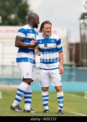 Gareth Ainsworth & Danny Shittu von QPR während der Vorsaison Freundschaftsspiel zwischen Wealdstone 2014 Ryman Premier Division Titel gewinnen und QPR Legenden zu Kapital für WFC-Stiftung Vertrauen und QPR Vertrauen im Grosvenor Vale, Ruislip HA4 6JQ am 14. Juli 2019. Foto von Andy Rowland. Stockfoto