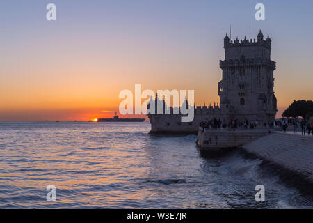 Torre de Belem, Belem Tower oder Turm von St. Vincent bei Sonnenuntergang, UNESCO-Weltkulturerbe, Belem, Lissabon, Portugal Stockfoto