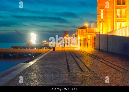 Tejo Ufer in der Nacht, Padrão dos Descobrimentos, Strom Museum entlang des Tejo Ufer, Belem, Lissabon, Portugal Stockfoto