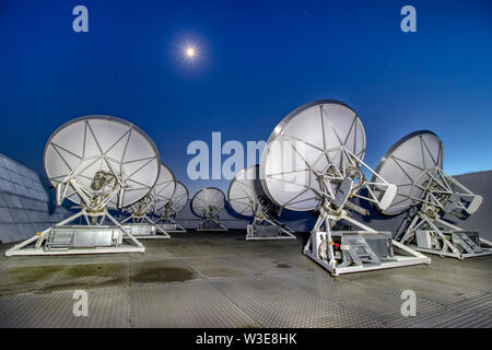 Bogenminute Mikrokelvin Imager, AMI, kleine Reihe von Radioteleskopen auf der Mullard Radio Astronomy Observatory bei Barton in Cambridgeshire Stockfoto