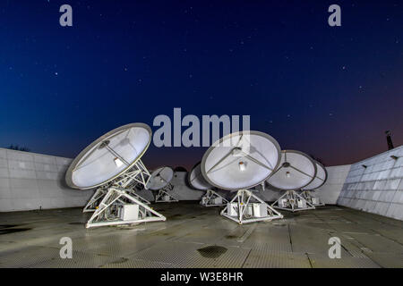 Bogenminute Mikrokelvin Imager, AMI, kleine Reihe von Radioteleskopen auf der Mullard Radio Astronomy Observatory bei Barton in Cambridgeshire Stockfoto