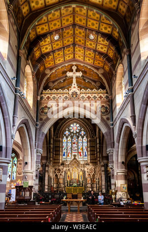 Interia von St. Andrew's, die Pfarrkirche von Rugby, Warwickshire, Großbritannien Stockfoto