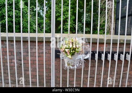 Neu errichteten Zäune am Torbogen Straße Brücke versucht, Selbstmorde N19 London berüchtigten Selbstmord hot spot zu verhindern Stockfoto