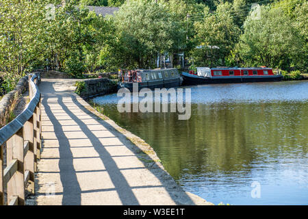 13/06/2019 Halifax, West Yorkshire, UK. Hebden Bridge ist eine Gemeinde im oberen Calder Valley in West Yorkshire, England. Es ist 8 Meilen westlich Stockfoto