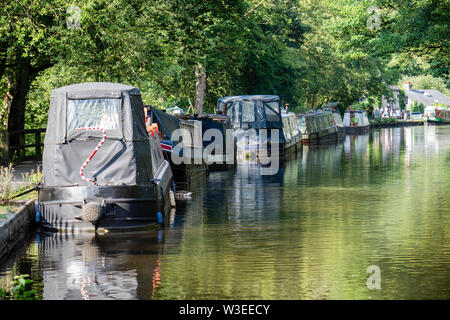 13/06/2019 Halifax, West Yorkshire, UK. Hebden Bridge ist eine Gemeinde im oberen Calder Valley in West Yorkshire, England. Es ist 8 Meilen westlich Stockfoto