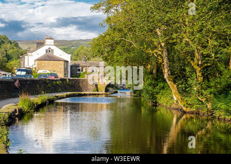 13/06/2019 Halifax, West Yorkshire, UK. Hebden Bridge ist eine Gemeinde im oberen Calder Valley in West Yorkshire, England. Es ist 8 Meilen westlich Stockfoto