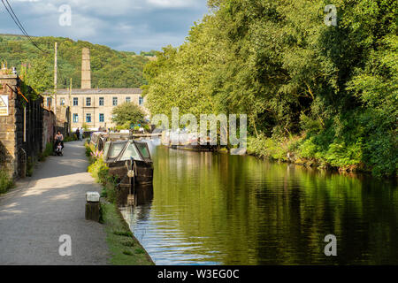 13/06/2019 Halifax, West Yorkshire, UK. Hebden Bridge ist eine Gemeinde im oberen Calder Valley in West Yorkshire, England. Es ist 8 Meilen westlich Stockfoto