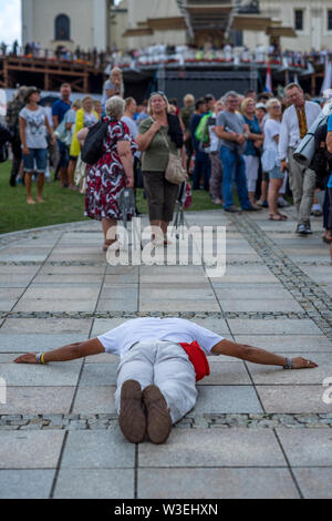 Ankunft der Pilger zum Heiligtum Jasna Góra während der Feier der Maria Himmelfahrt im August, Tschenstochau, Polen 2018. Stockfoto